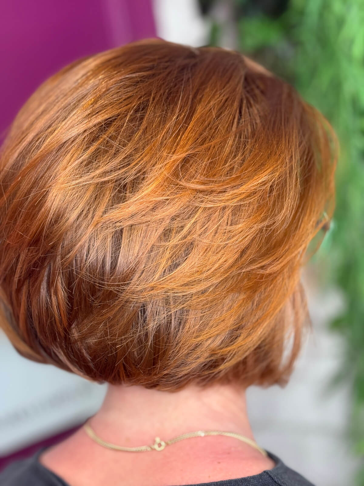 coloration-naturelle-beyond-sublimez-vos-cheveux-blancs-au-mokka-coiffure